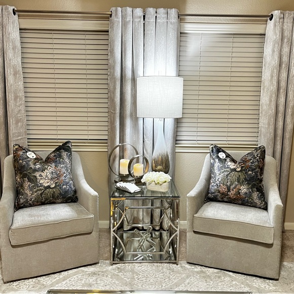 1-NWT CALLISTO HOME LUXURY VELVET FLORAL DESIGN DECORATIVE PILLOW - Picture 5 of 15